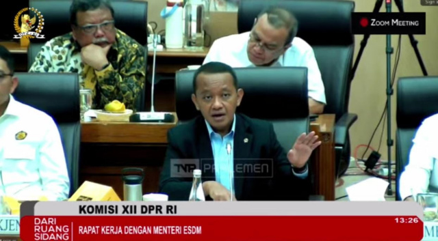 Menteri ESDM, Bahlil Lahadalia dalam rapat kerja bersama Komisi XII DPR RI.
