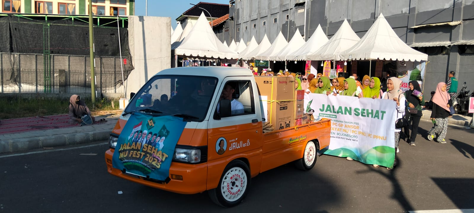 Jalan sehat bersarung NU Fest 2025.