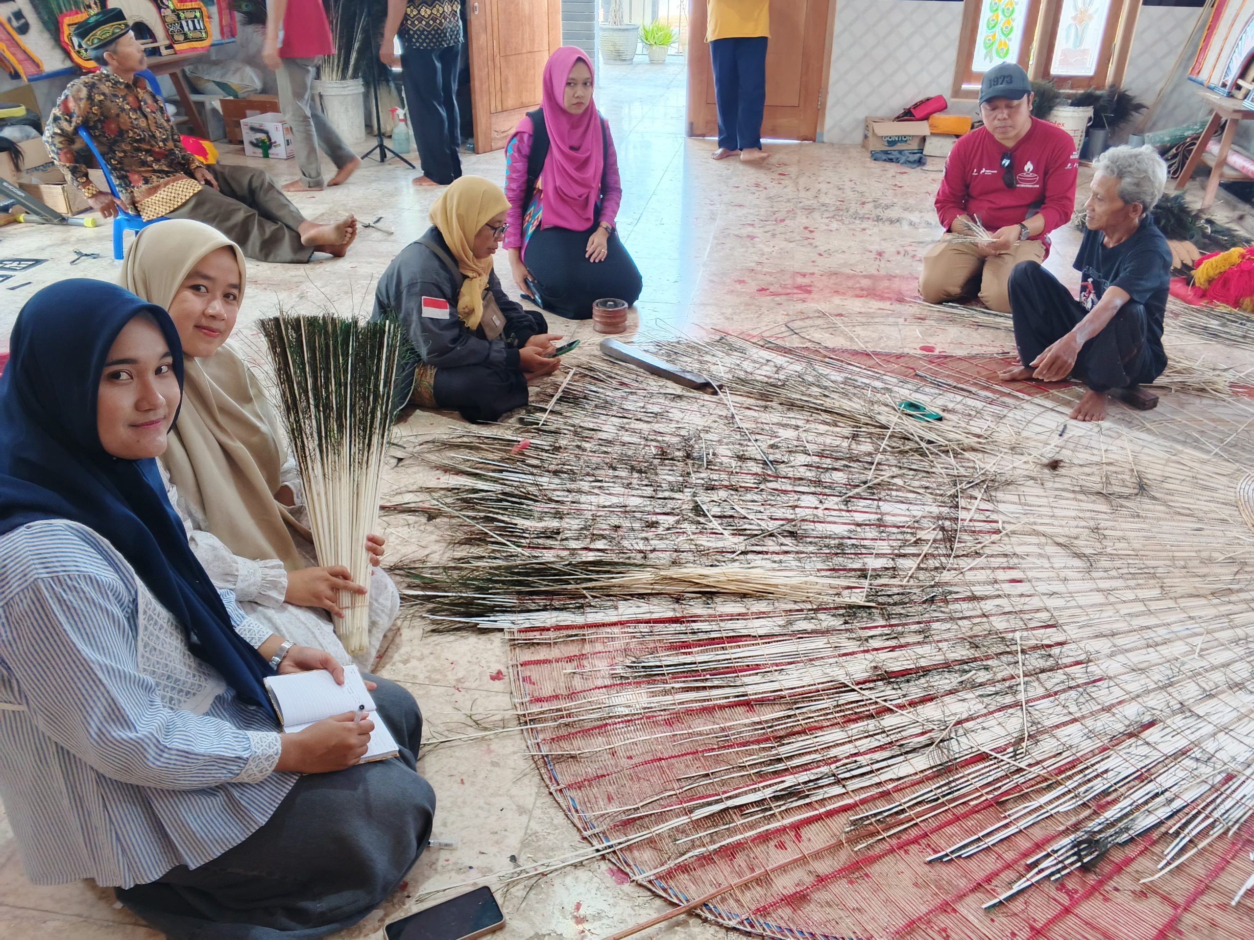 Pegiat seni kaliombo.