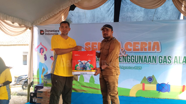 Serahkan cenderamata