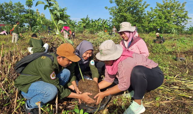 Unigoro bersama EMCL.