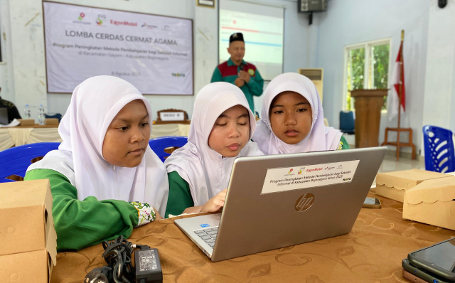 Peserta lomba cerdas cermat