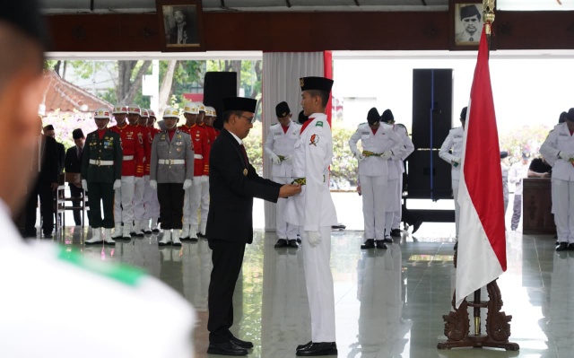 Bupati Setyo Wahono kukuhkan Paskibraka