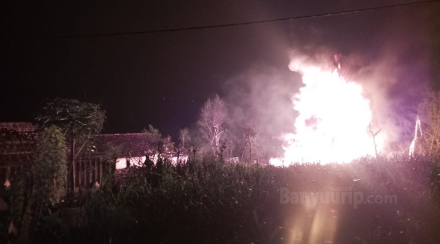 Sumur tradisional terbakar