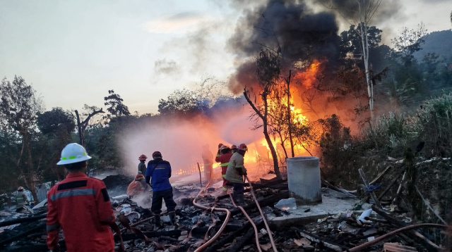 Sumur tradisional terbakar