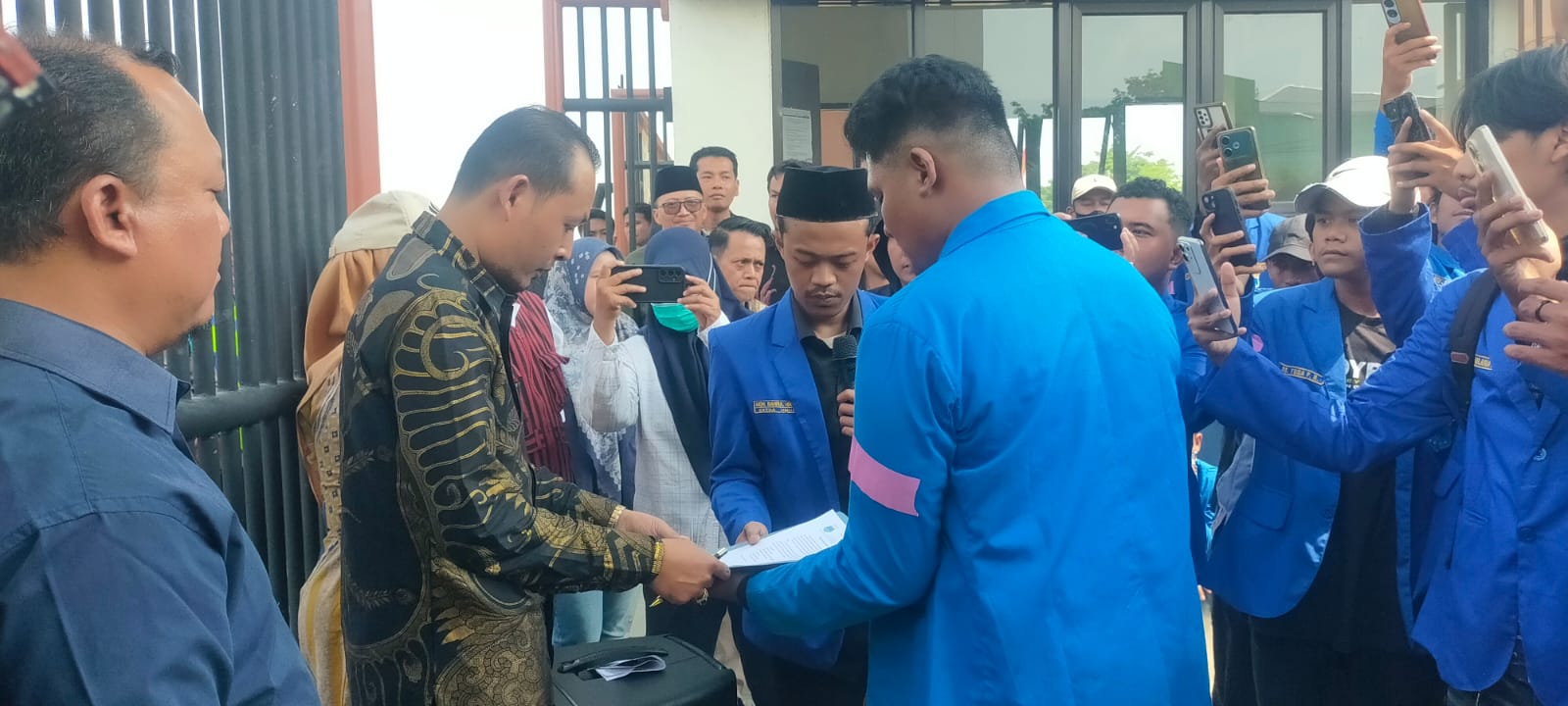 Demo DPRD Bojonegoro.