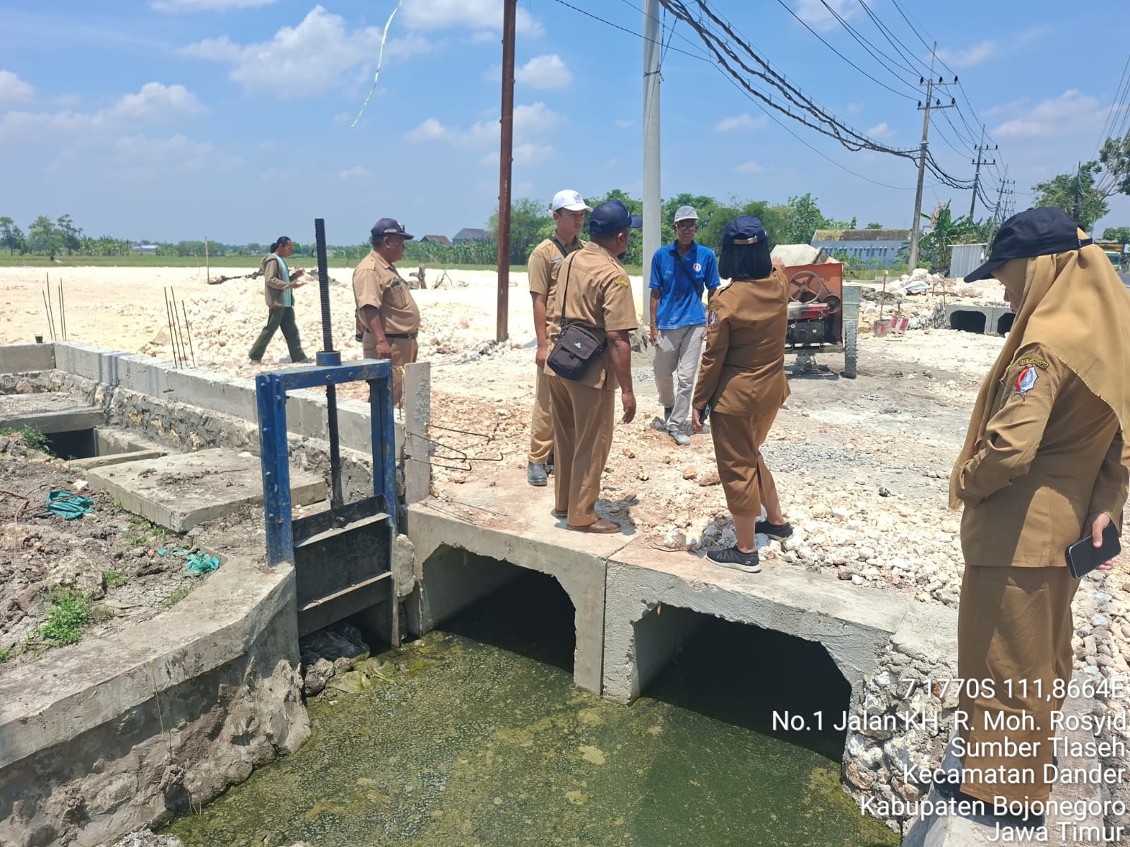 Stren pengairan digunakan SPBU.