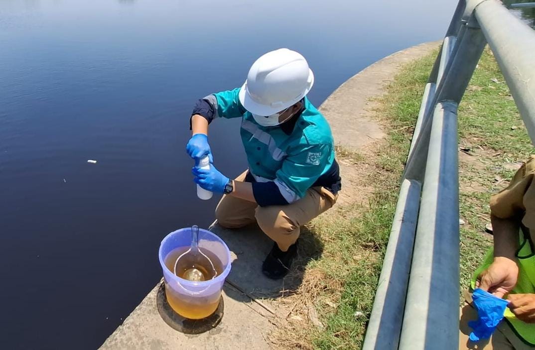 Air bengawan tercemar.