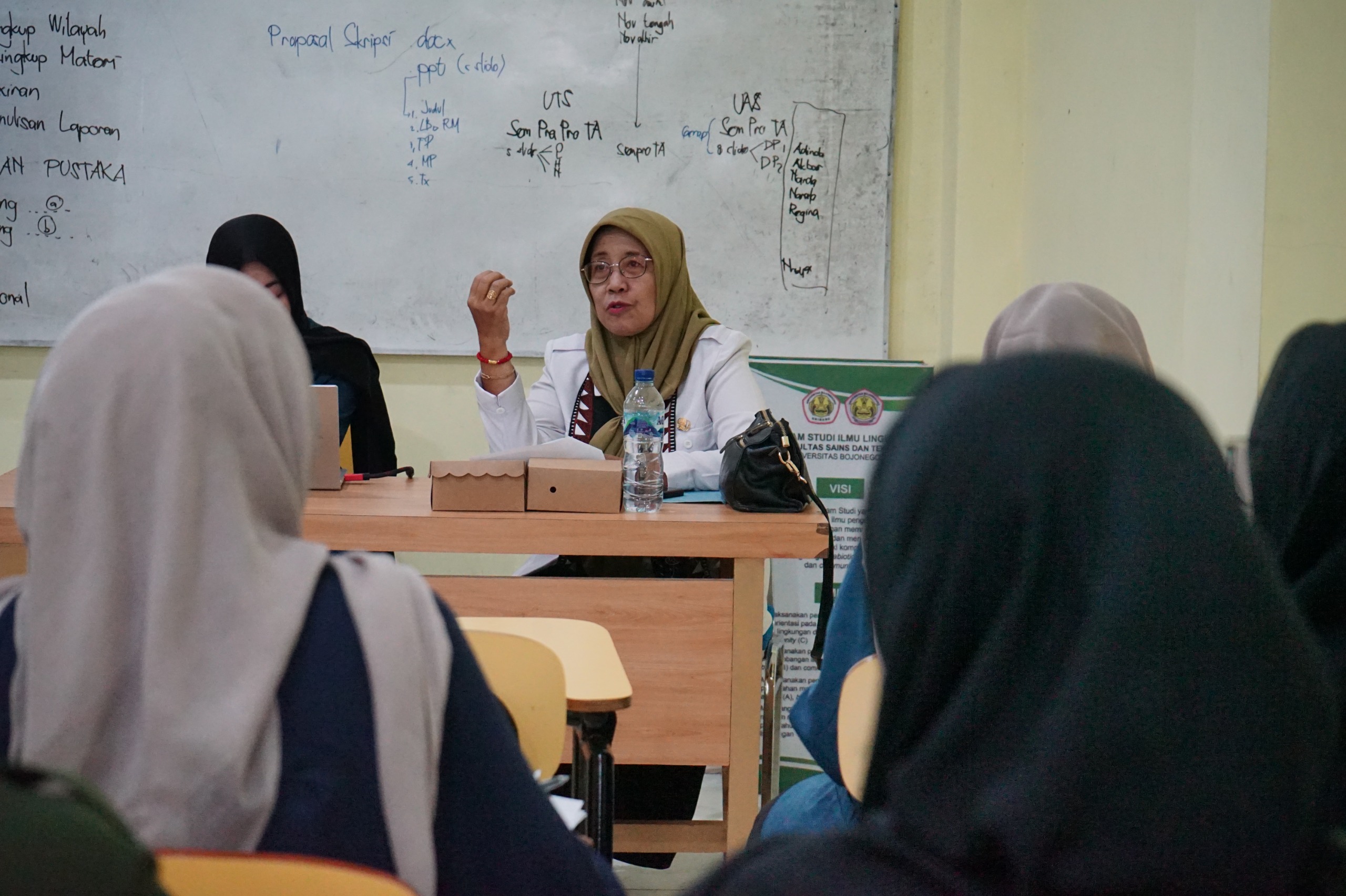 Praktisi lingkungan.