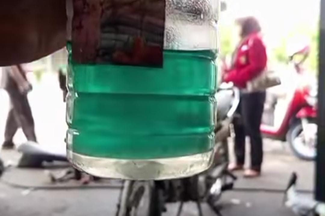 Pertalite campur air.