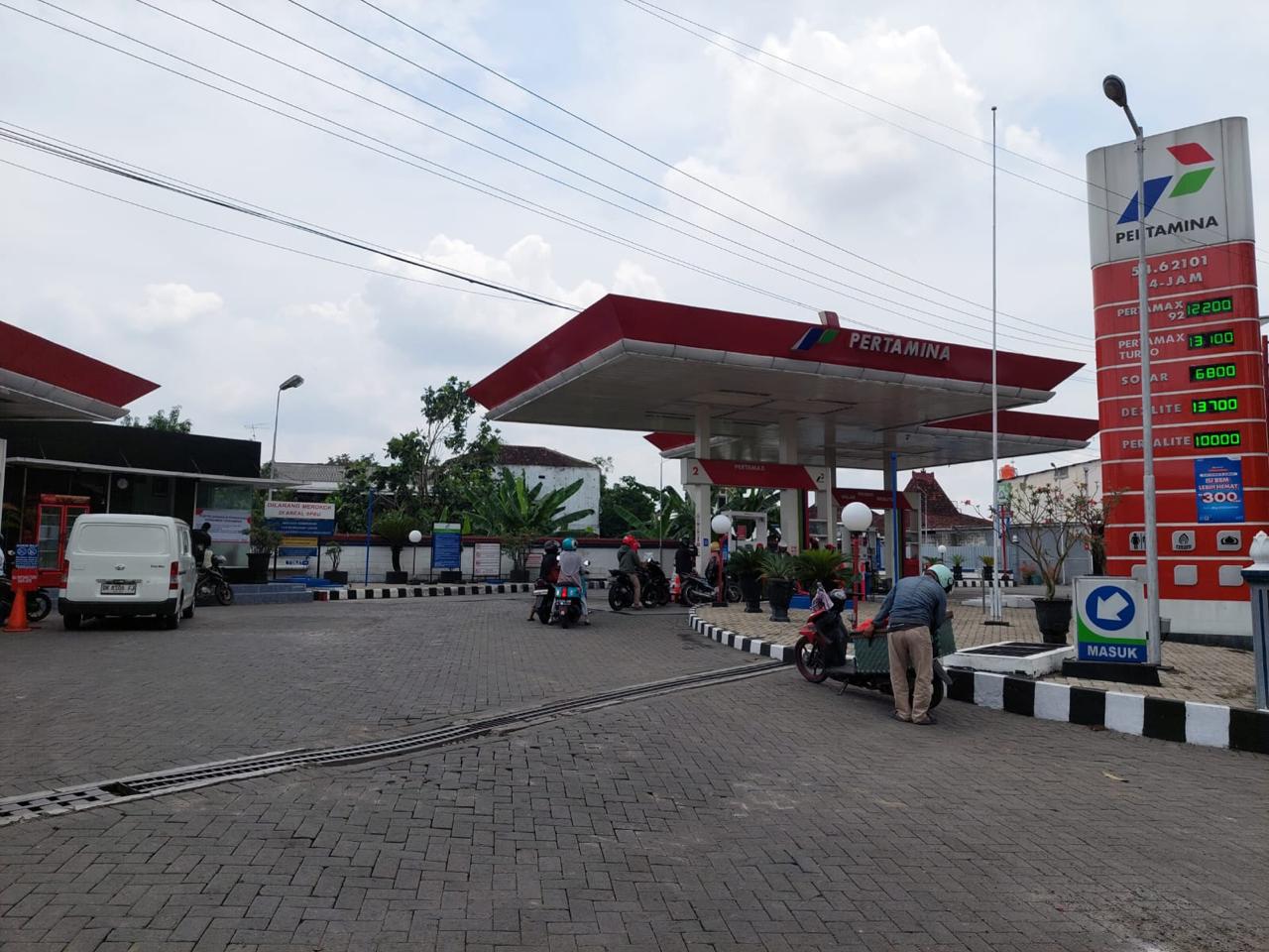 Pertalite campur air.