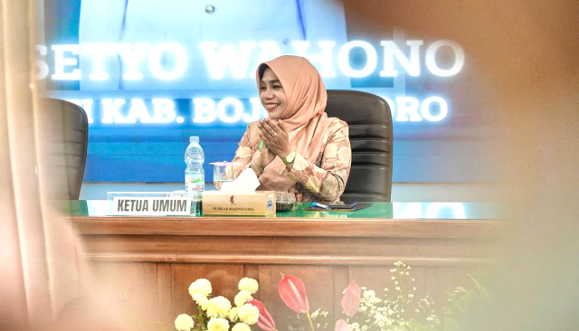 Dr. Hj. Cantika Wahono.