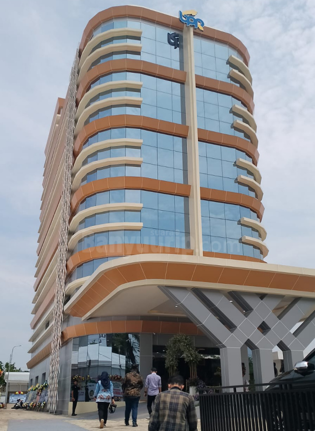 Gedung baru terdiri 6 lantai, Kantor Pusat BPR Bank Daerah Bojonegoro.