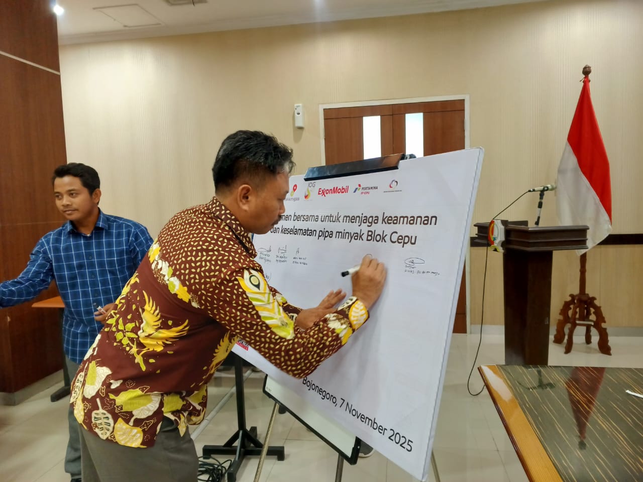 Lokarya keamanan dan keselamatan jalur pipa minyak Banyu Urip.