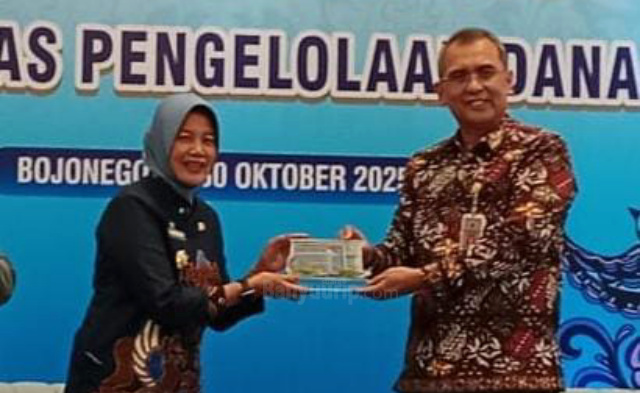 Kepala BPK Jatim dan Wabup Bojonegoro, Nurul Azizah.