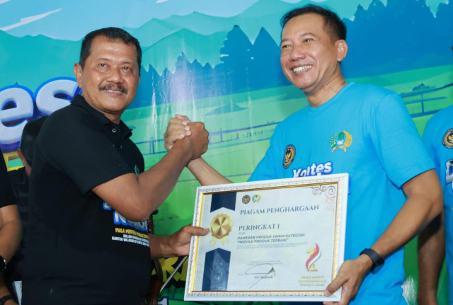 Kalapas Bojonegoro, Hari Winarca menerima penghargaan