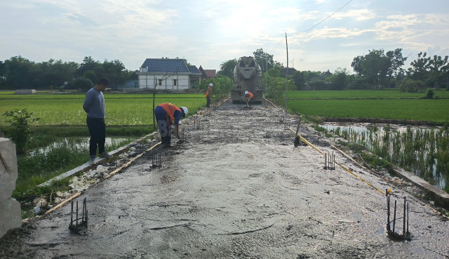 Pembangunan jalan Desa Beged