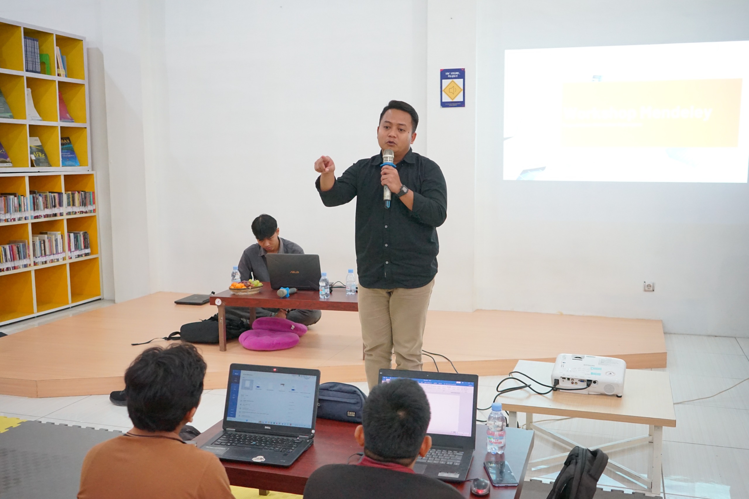 Perpustakaan Unigoro.