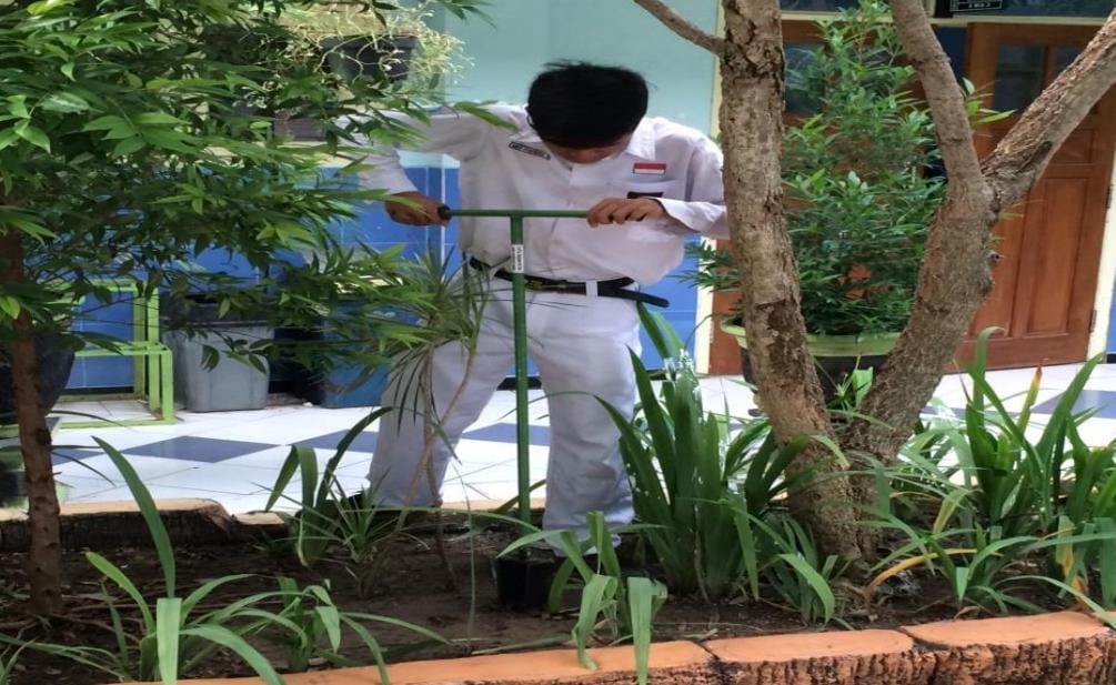 Lubang resapan biopori.