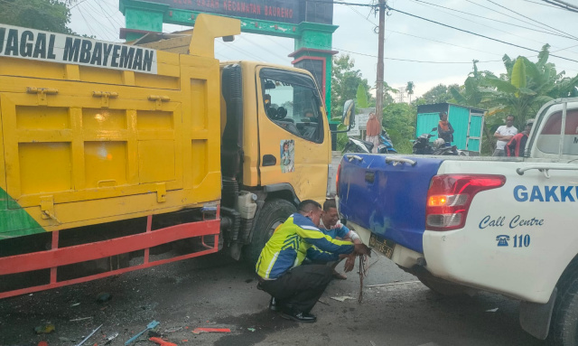 Bus vs Dump Truck