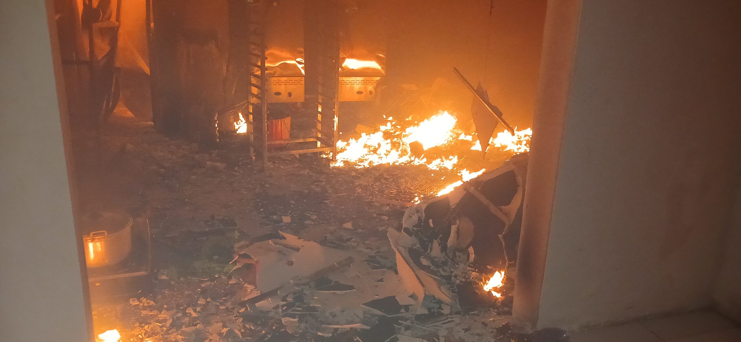 Sppg terbakar.