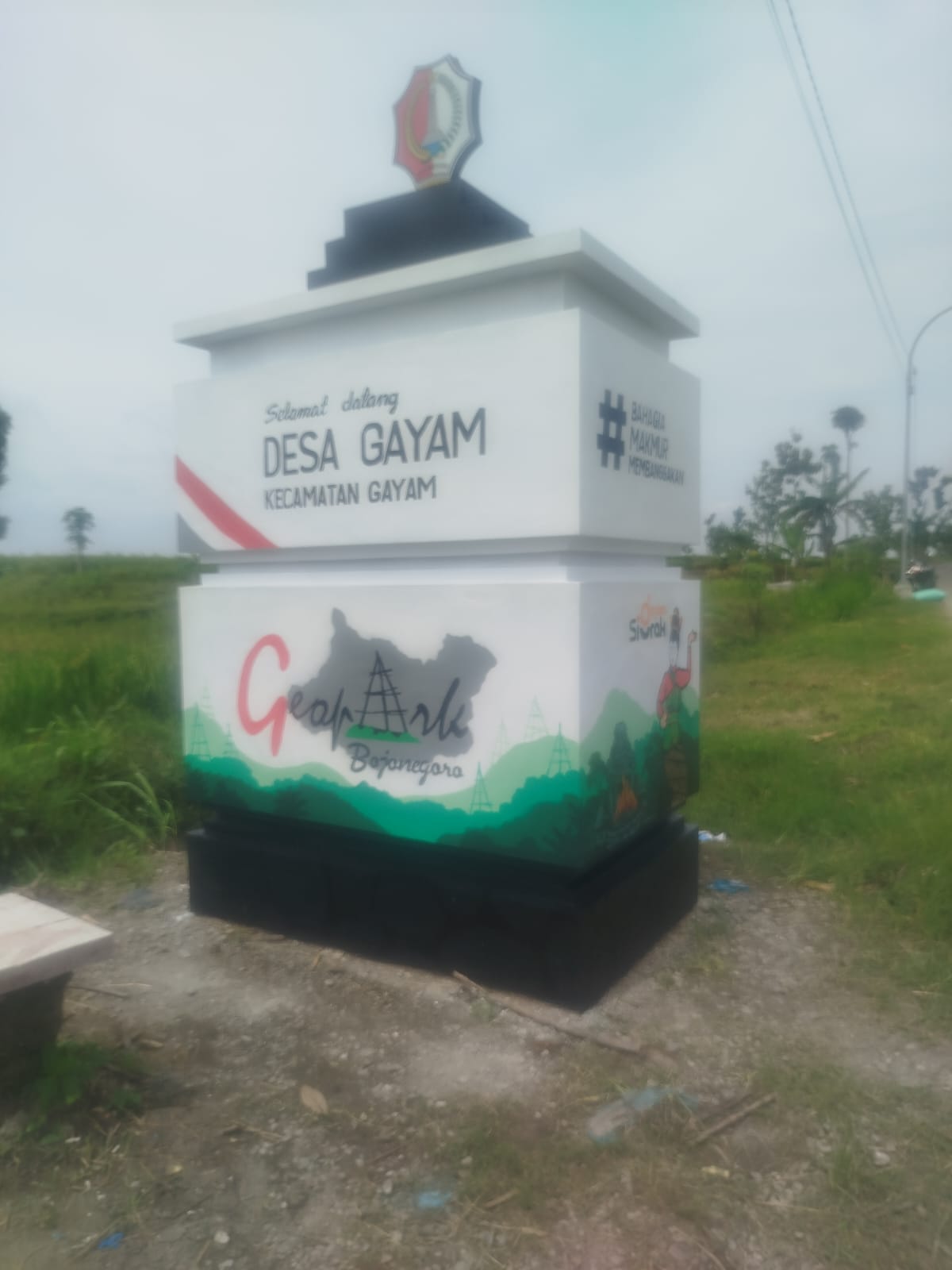 Tugu baru batas Desa Gayam.