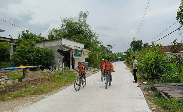 Jalan rigit beton Desa Mojo