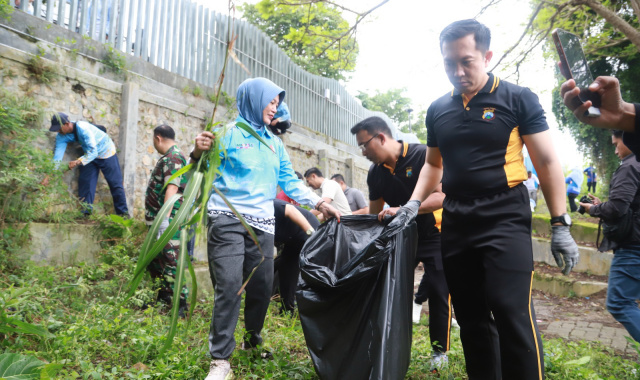 Wabup Nurul kerja bakti