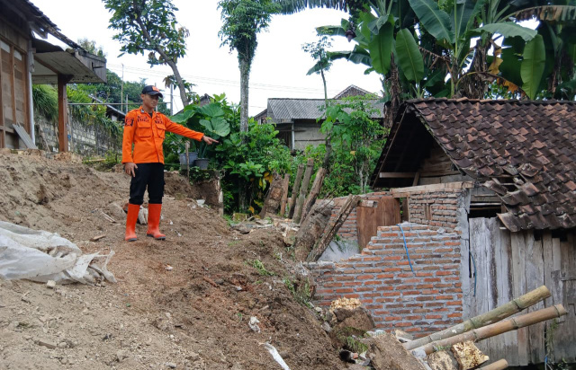 Tanah longsor Sekar