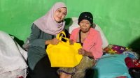 IPNU-IPPNU melalui program IPPNU Care menyalurkan bantuan sembako kepada lansia