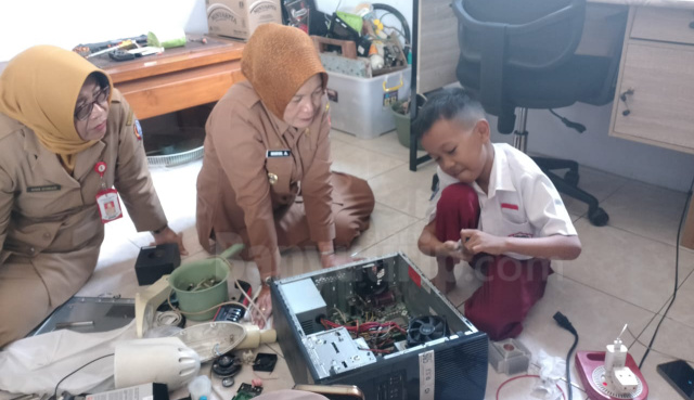 Wabup Nurul Azizah berbincang dengan Daffa