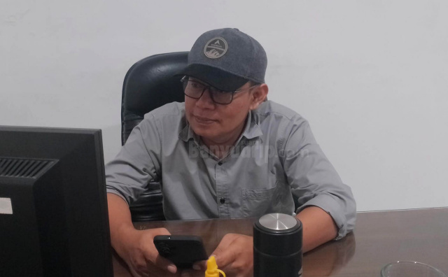 Direktur PT BBS, Muh Nor Faqih di ruang kerja.