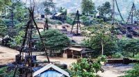 Penambangan minyak tradisional kedewan.