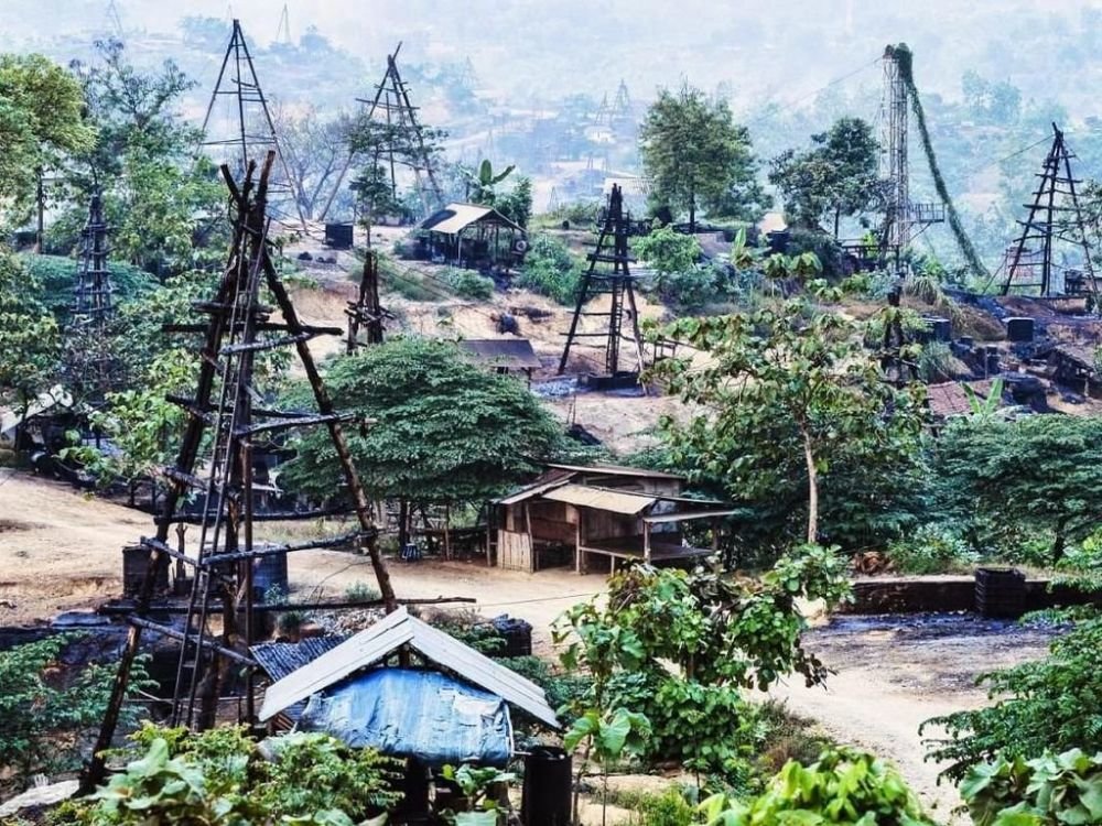 Penambangan minyak tradisional kedewan.