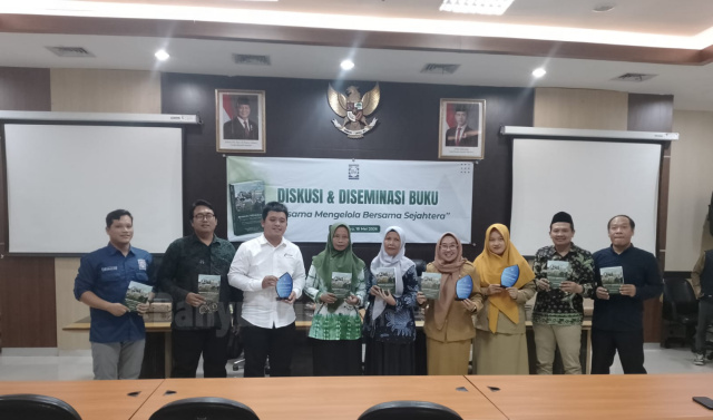 Para narasumber dalam diskusi dan diseminasi buku.