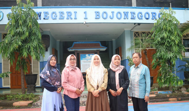 Sri Wahyuni sidak di SMAN 1 Bojonegoro