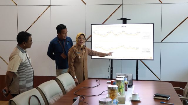 Wabup Nurul Azizah berdiskusi