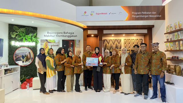 EMCL Husna Widhi Hastuti