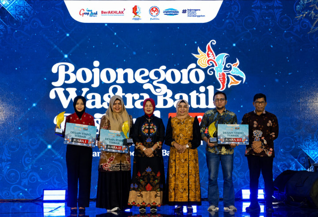Wabup Nurul bersama para juara