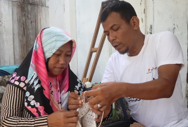 Kerajinan tas rajut