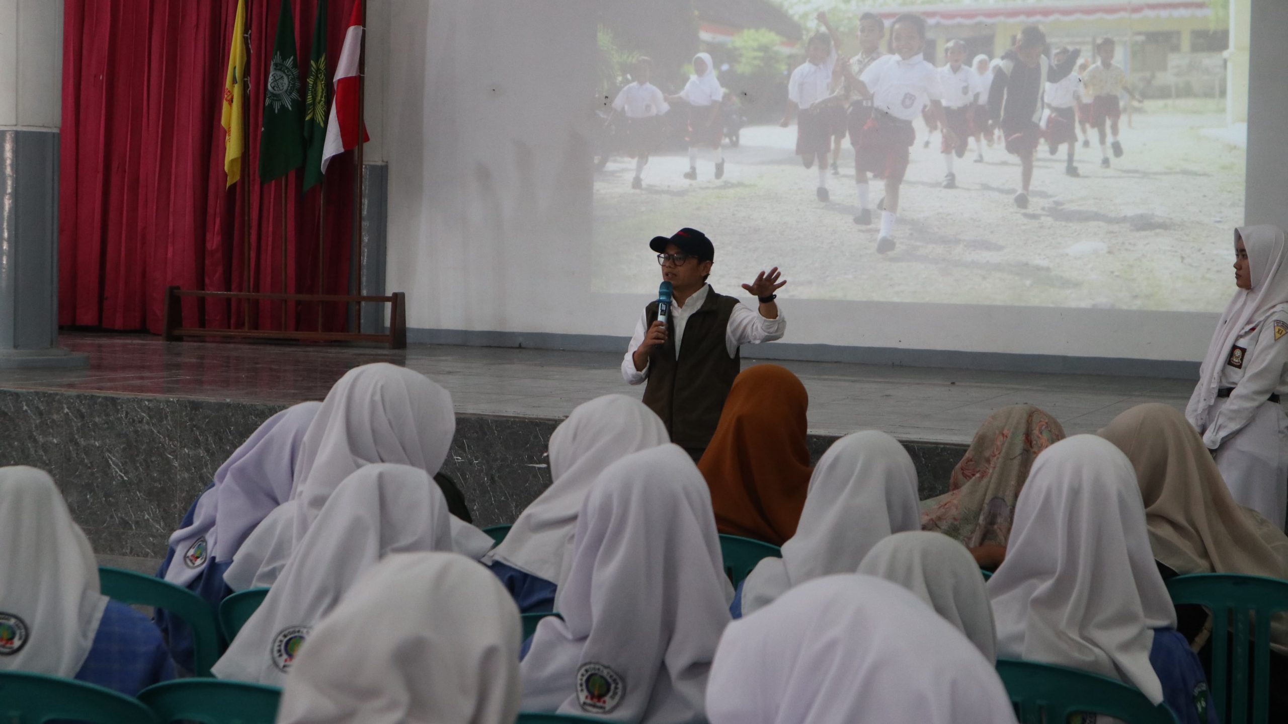 Literasi Digital untuk Remaja Bojonegoro.