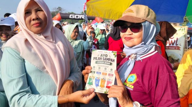 Ibu-ibu arisan sampah.