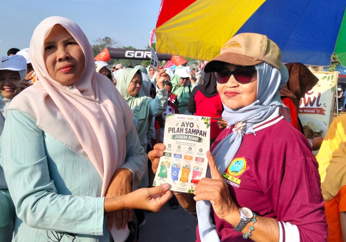 Ibu-ibu arisan sampah.