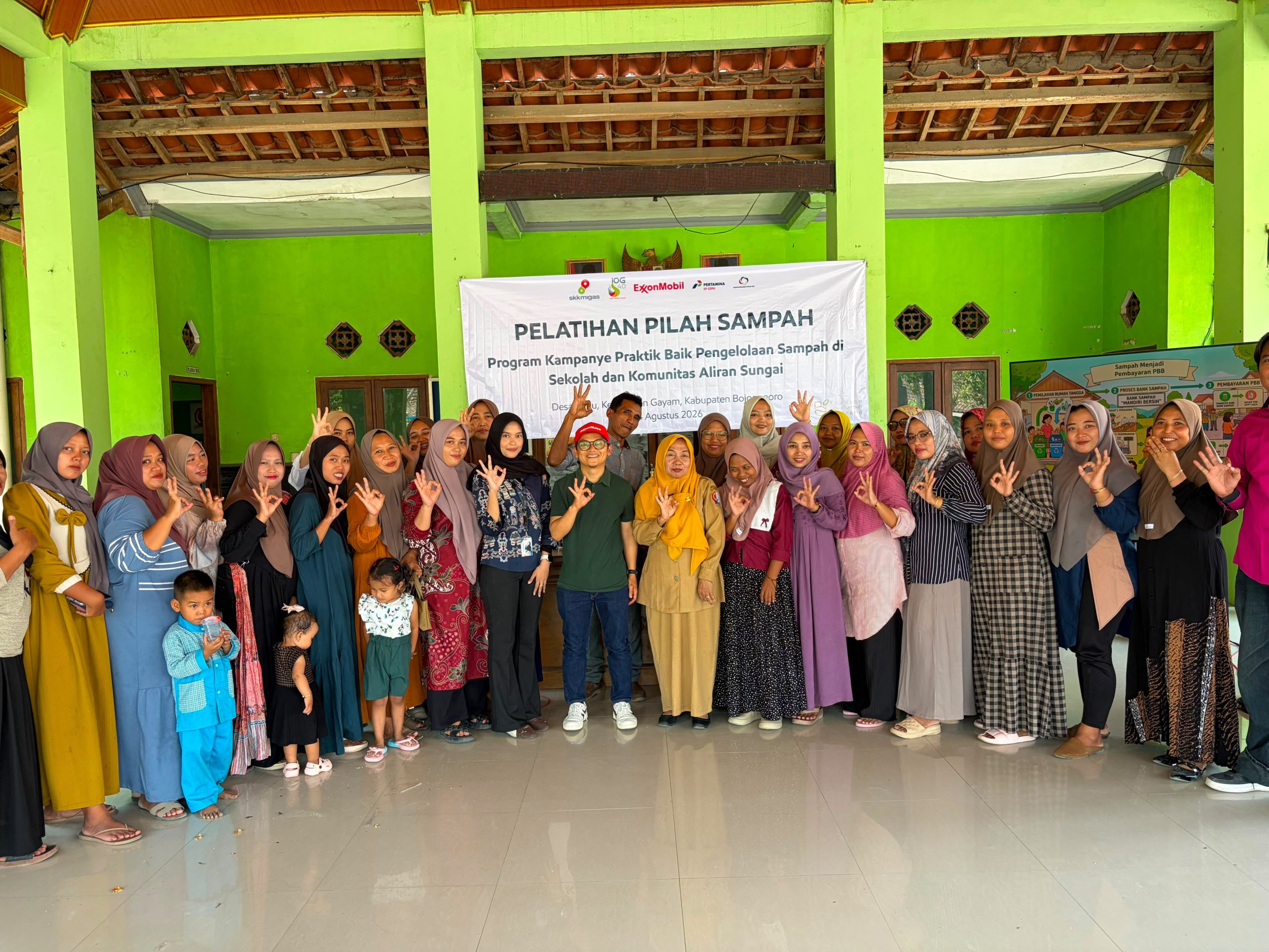 Pilah sampah.