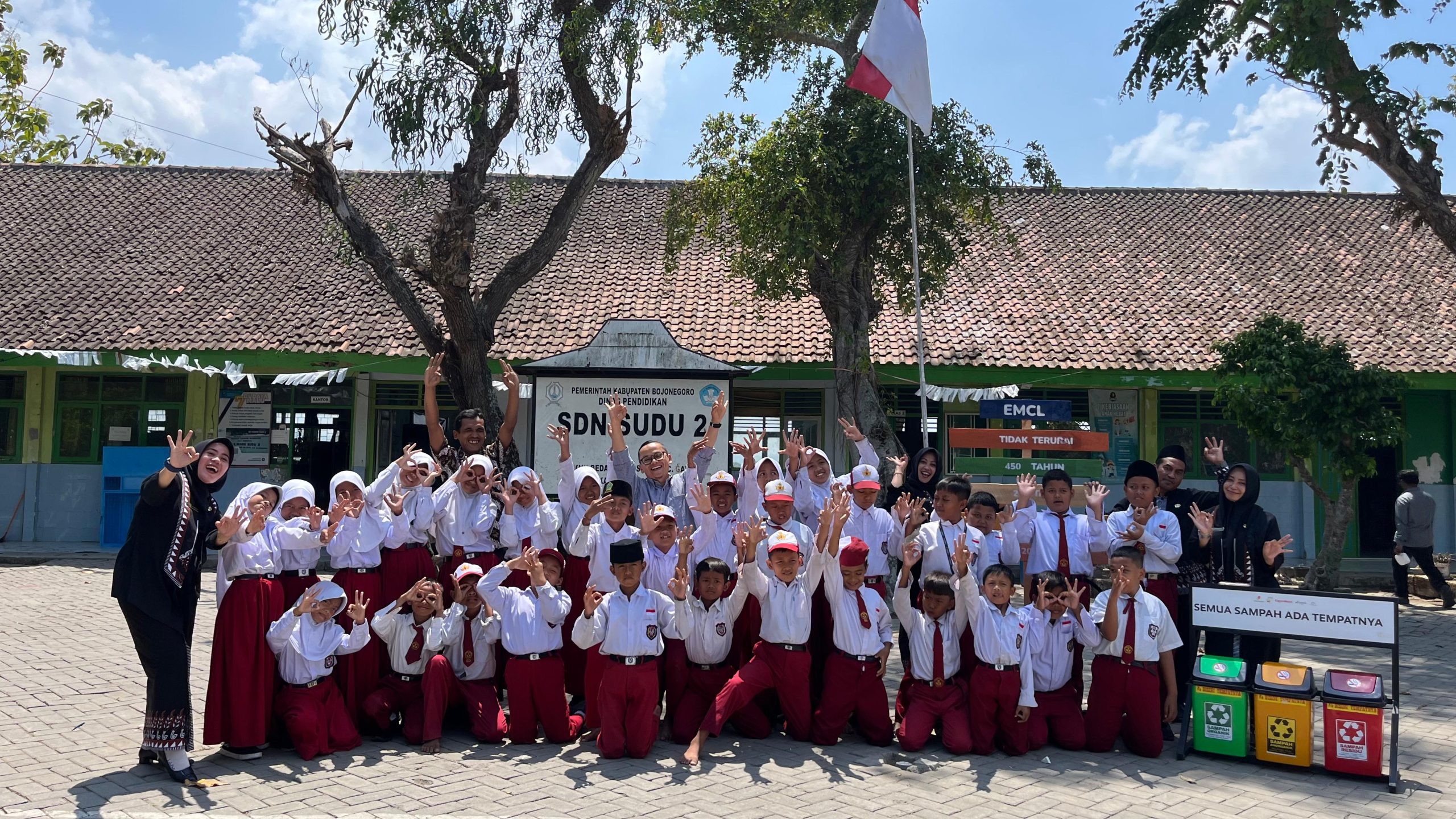 Edukasi sampah.