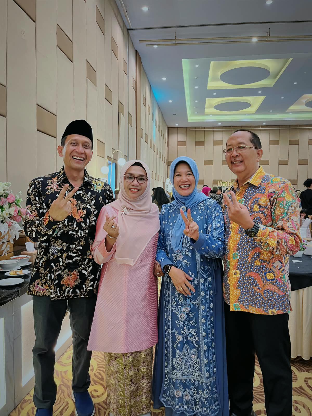 Bupati Bojonegoro Setyo Wahono dan Wakil Bupati Nurul Azizah bersama pasangannya.