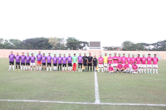 Sepak bola bersama.