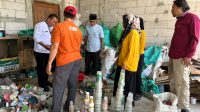 Memilah sampah Memilah sampah.
