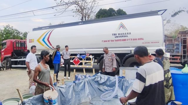 Salurkan air bersih.