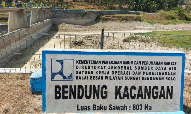 Bendung Kacangan mengering